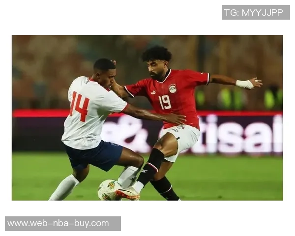 佛得角球员与球迷互动迎战关键战役冲击世界杯梦想